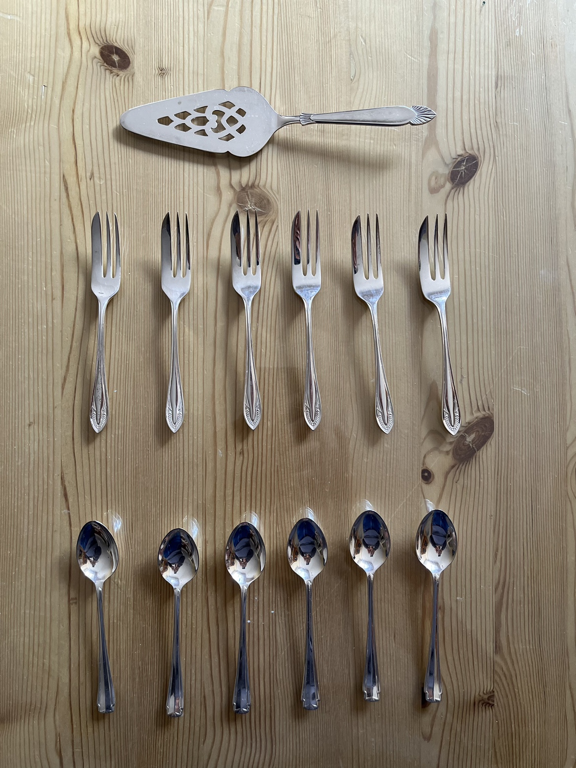 Angora Silver Plate Co. cutlery set thumbnail
