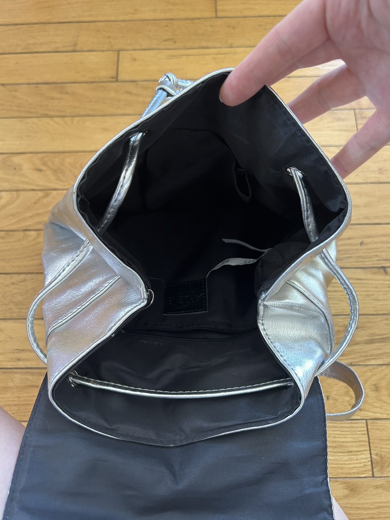 👽 silver mini backpack image indicator(4)
