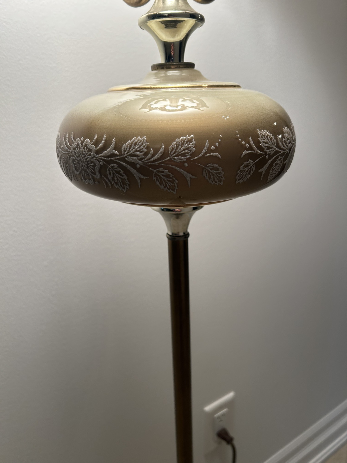 Vintage Antique Vianne Lamp Made in France Beautiful image indicator(6)
