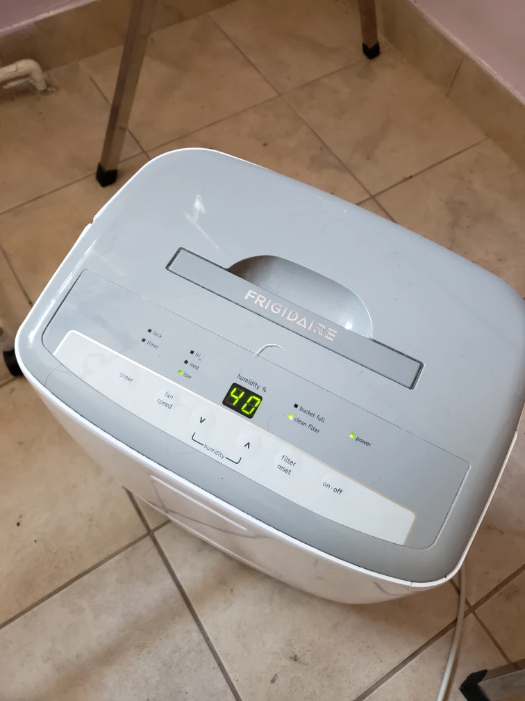 Dehumidifier - MOVING SALE image indicator(2)