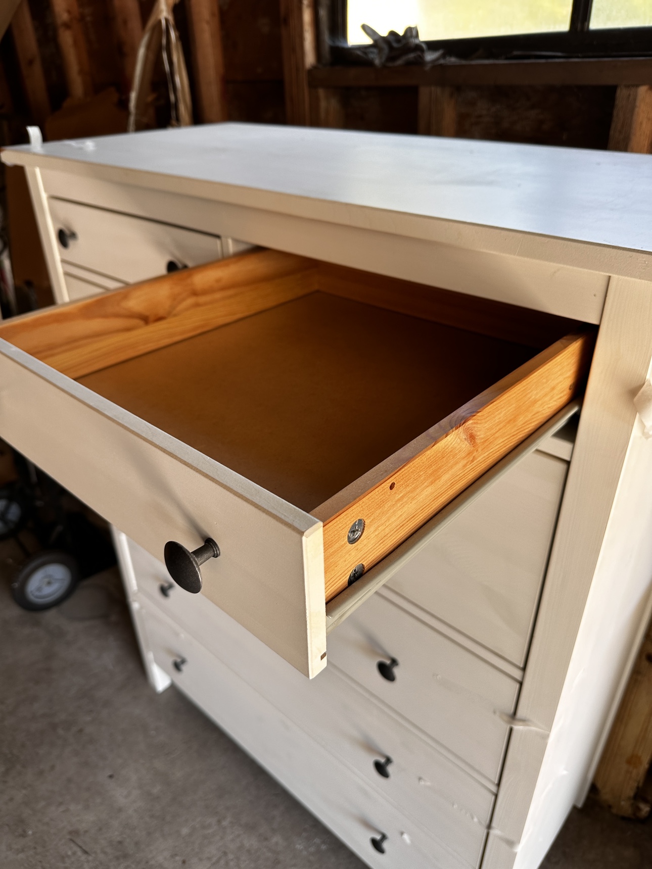 Dresser-White in colour image indicator(2)