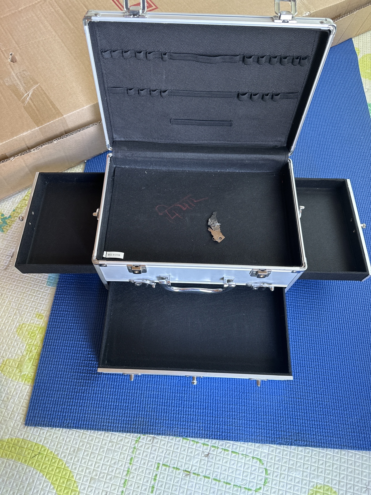 Make up and jewelry box - photo 3