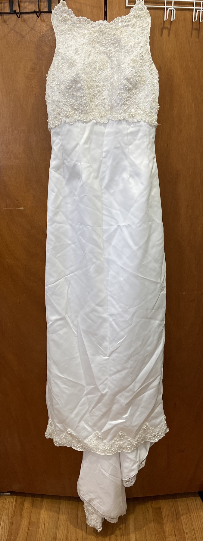 Branded Wedding Dress - MoriLee - size10 image indicator(2)