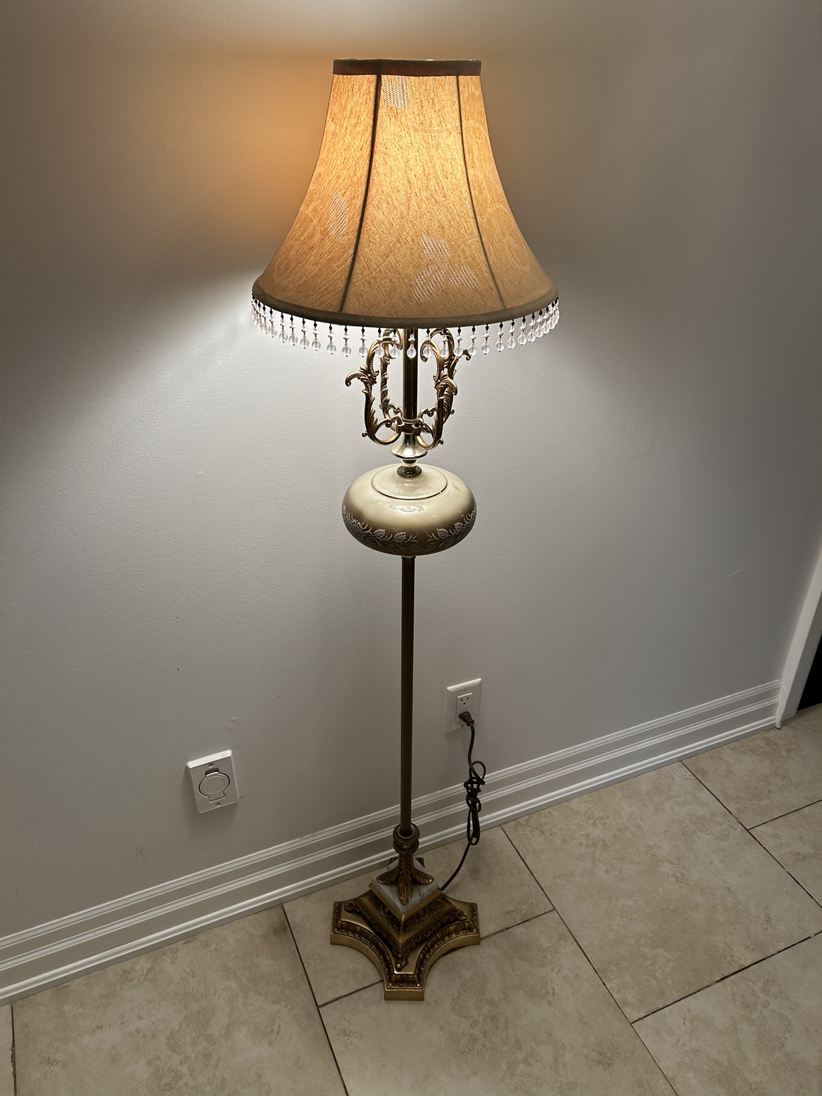 Vintage Antique Vianne Lamp Made in France Beautiful image indicator(8)