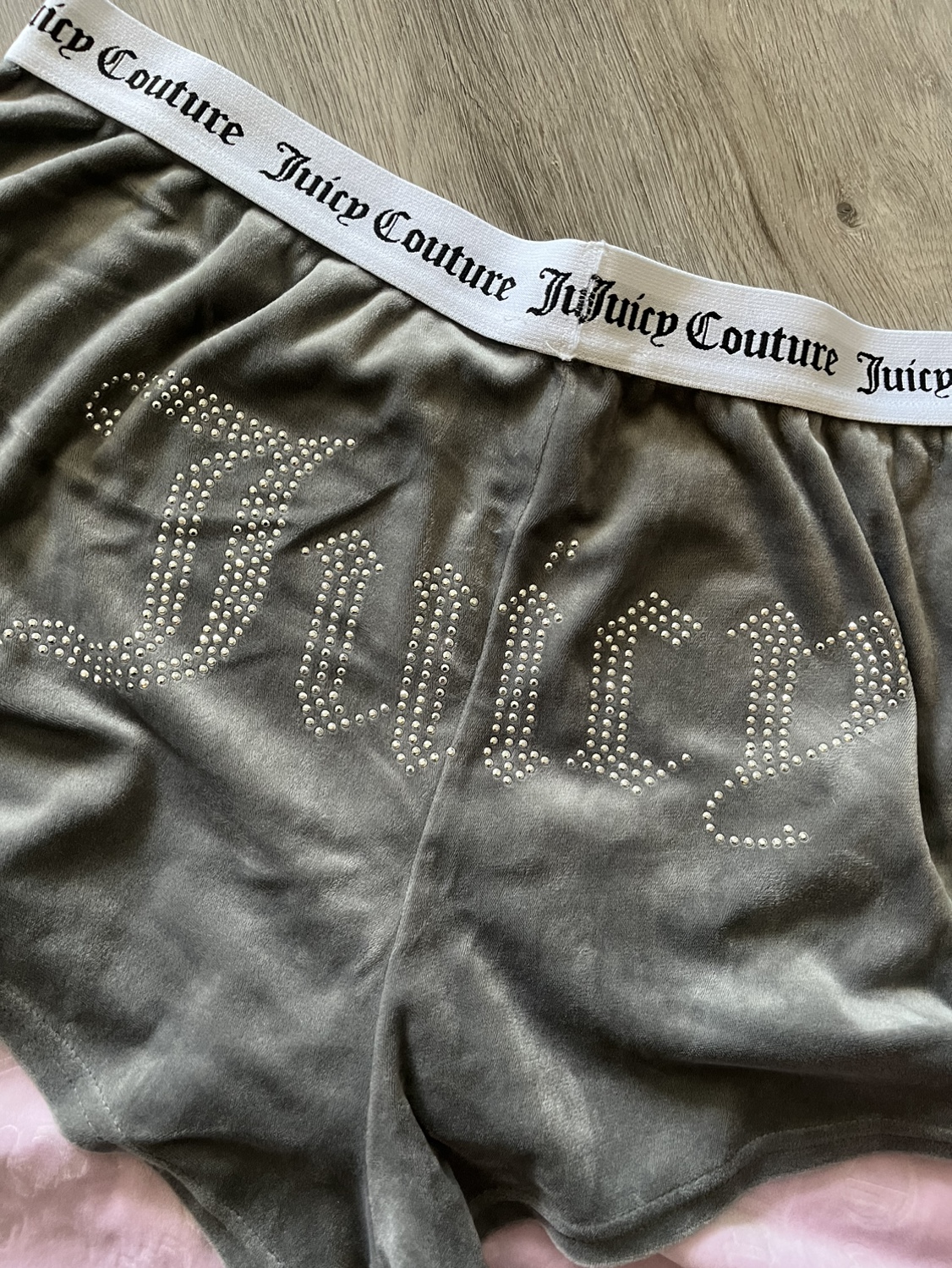Juicy velour shorts (2 pairs)