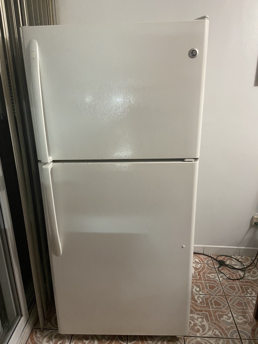 General Electric Fridge White