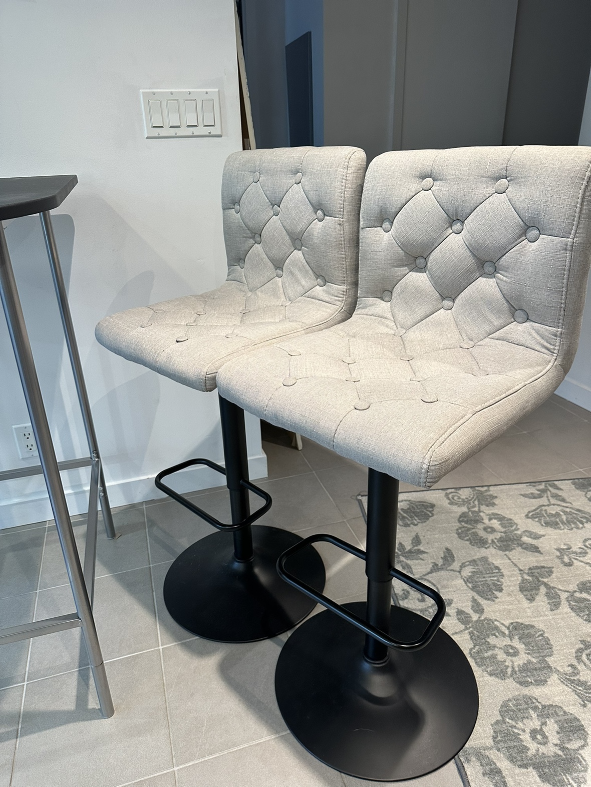 2 Bar Stools / Kitchen Island Stools (PRICE FOR BOTH) - photo 2