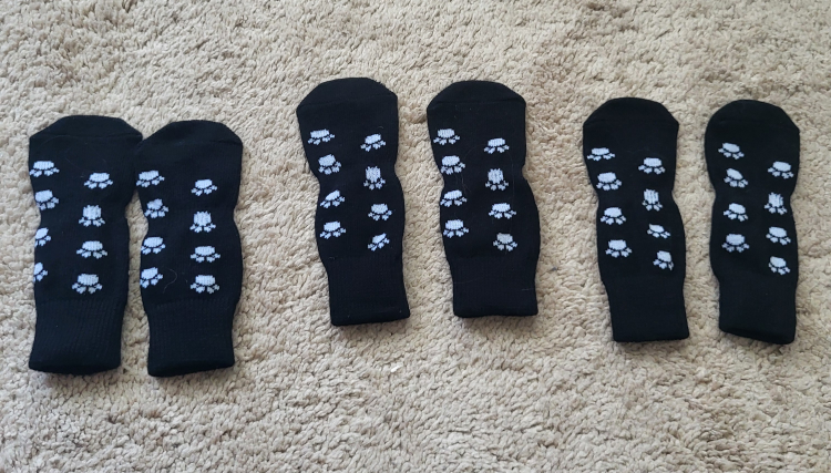 3 pairs anti slip dog socks size small (New) image indicator(2)