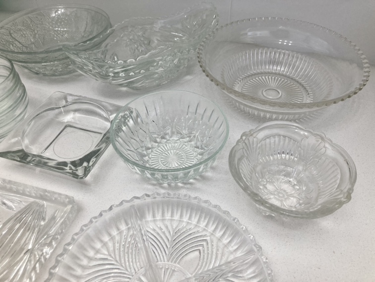 Lot of glass serving bowls & plates image indicator(3)