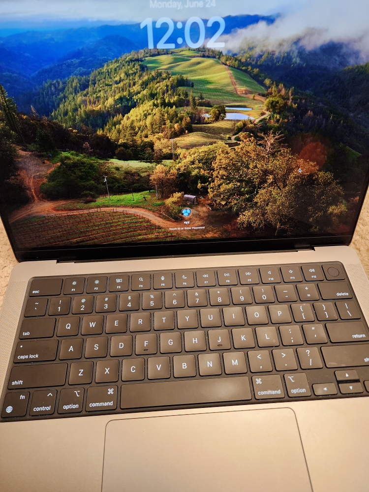 macbook pro M3 (2023) - photo 4