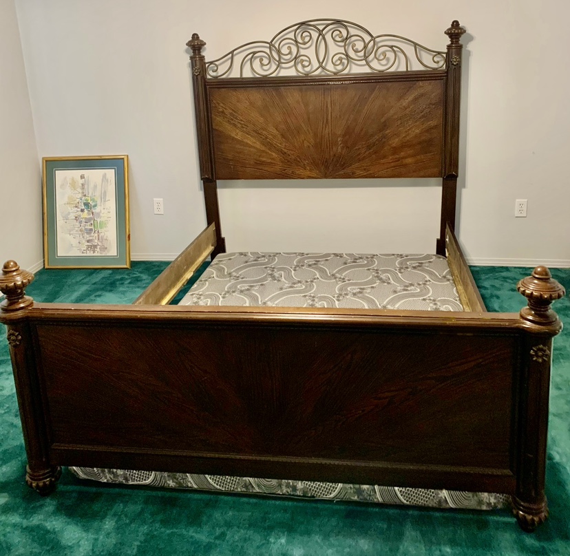 Bookmarked Wood Grain Queen Bed and Box, Free local 🚚 image indicator(2)