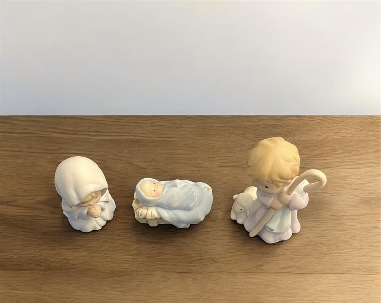 Vintage AVON Heavenly Blessings Nativity Collection Holy Family image indicator(2)