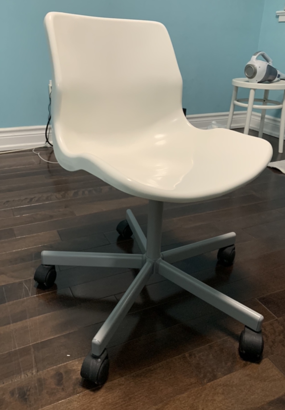 Ikea White Swivel Chair - photo 2