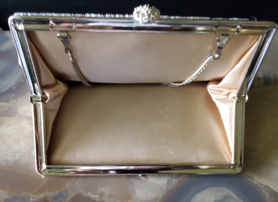 Vintage Fabric Clutch image indicator(2)