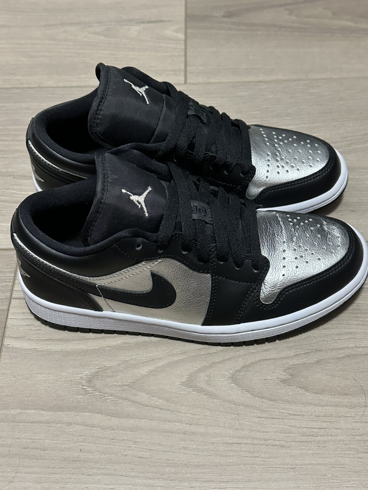 Jordan 1 Low SE Black Metallic Silver
