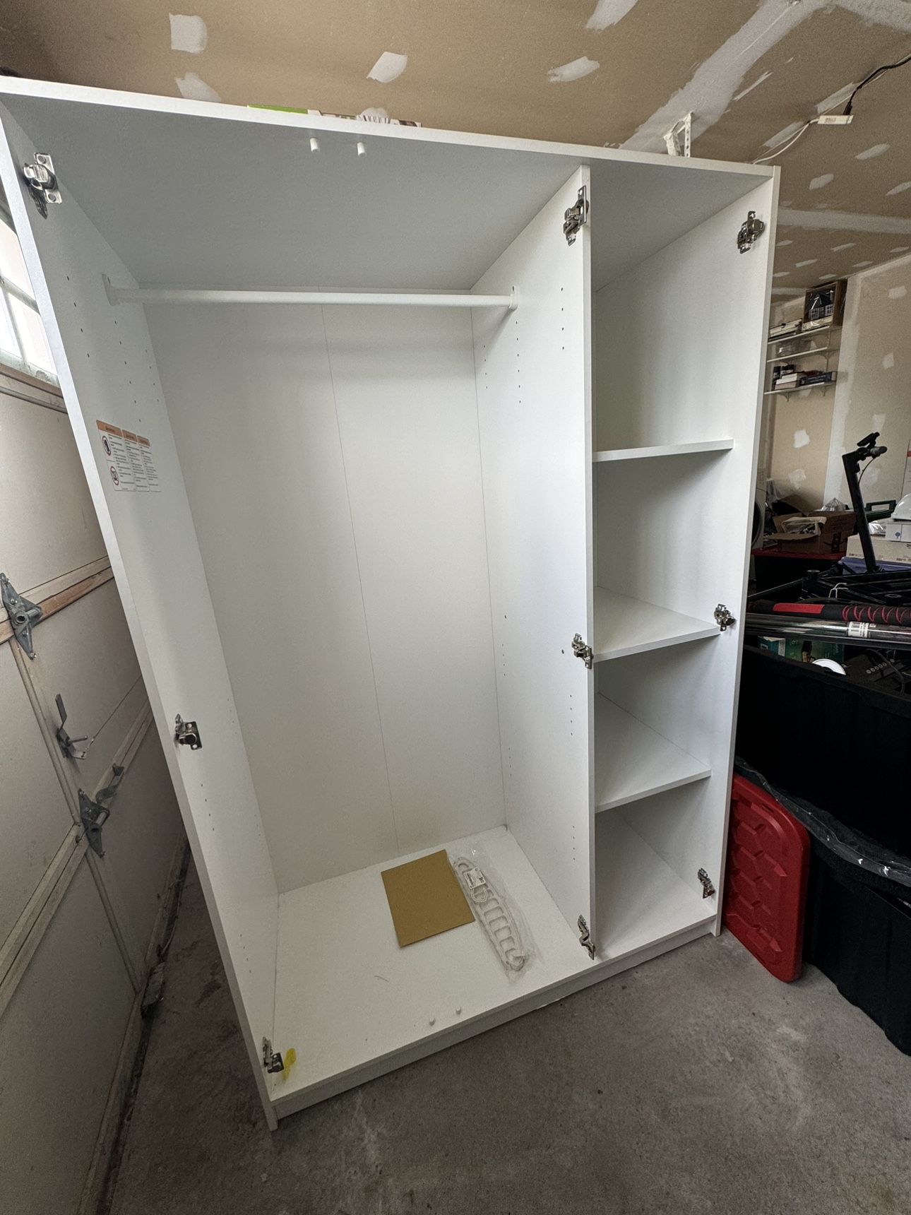 White Closet w. Doors