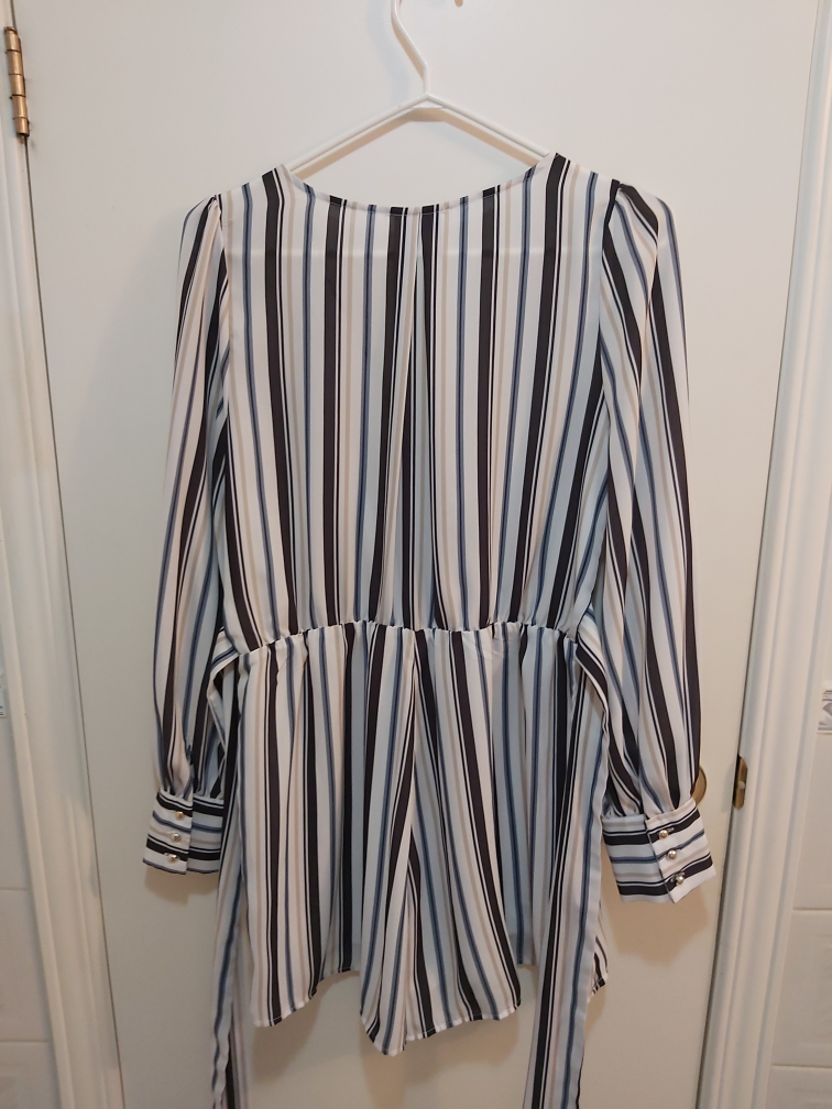 White Romper With Stripes Size Medium (M) image indicator(6)