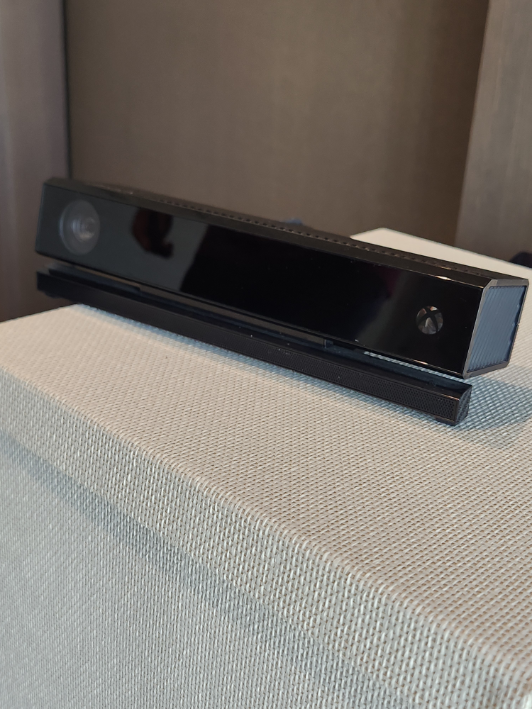 Xbox One S + Kinect + 2 Controllers + 11 Games - photo 3