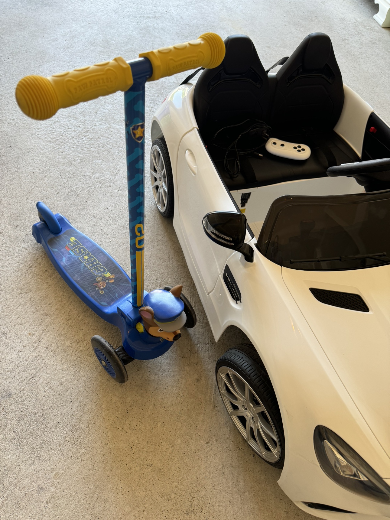 Electric Ride on Benz for kids + Free scooter - photo 3