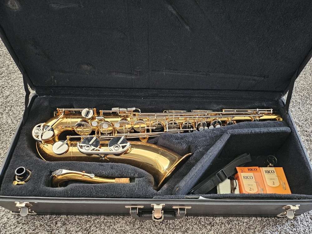 Vito Student Grade Tenor Sax and Case