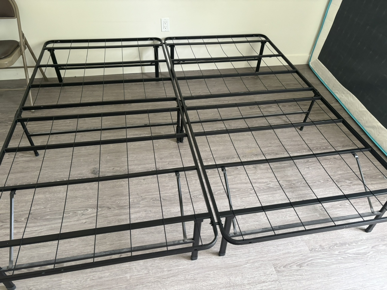 Bed frame king metal ✅✅
