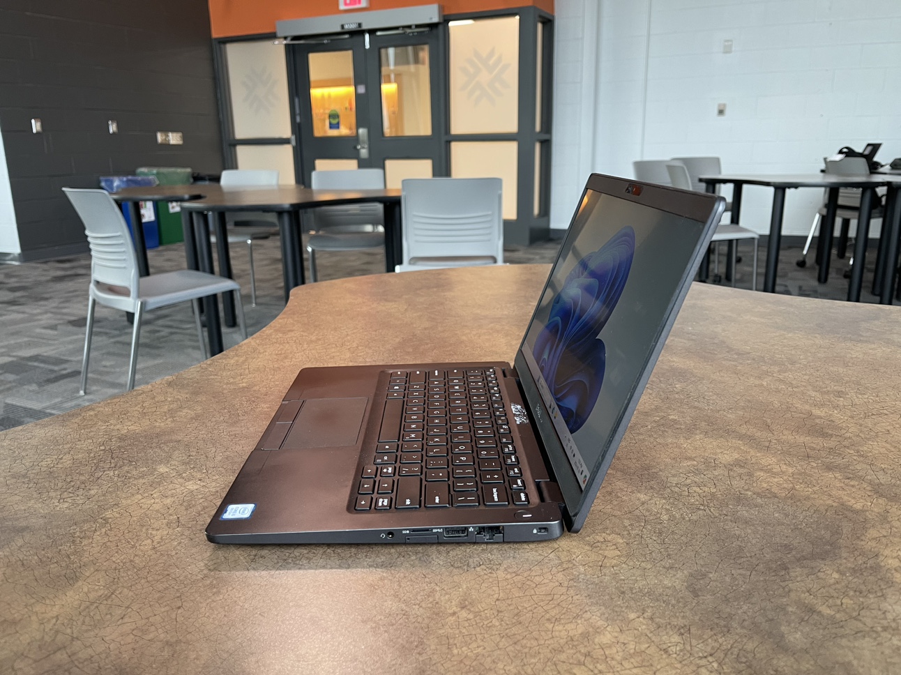 Dell Latitude 5300 Touchscreen Laptop image indicator(5)