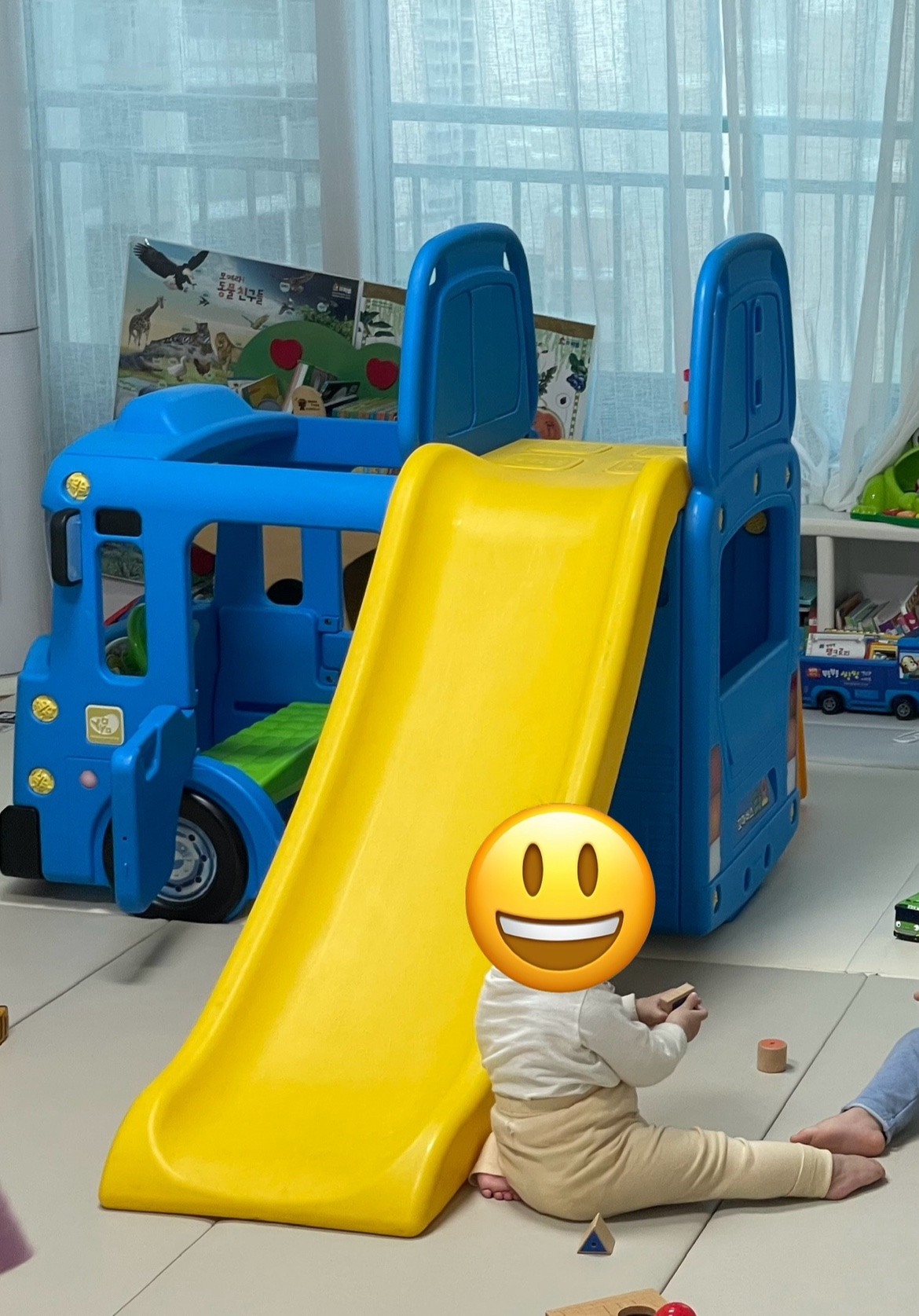 TAYO bus Slide