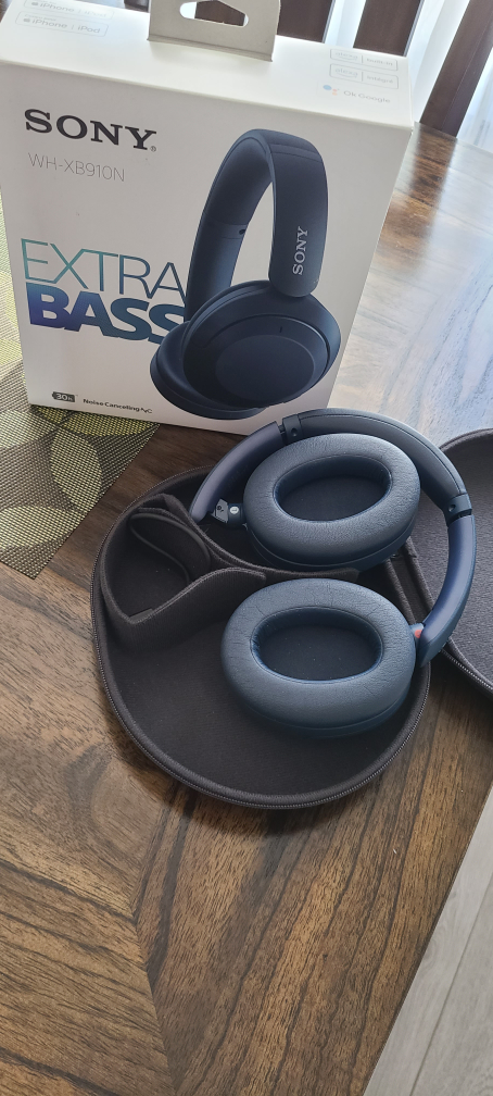 Sony Noise Cancelling Headphones - photo 2