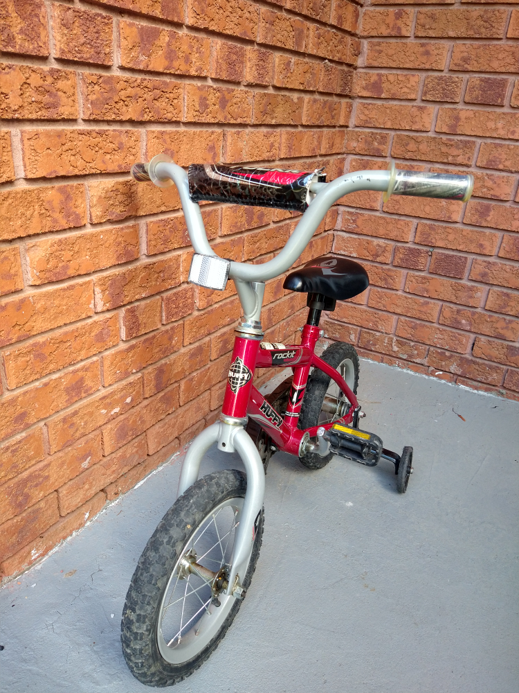 Huffy bike with training wheels image indicator(2)