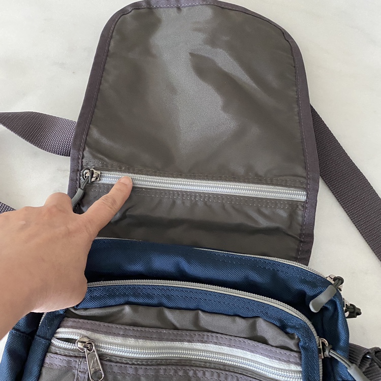 MEC Unisex Crossbody Travel Bag image indicator(10)