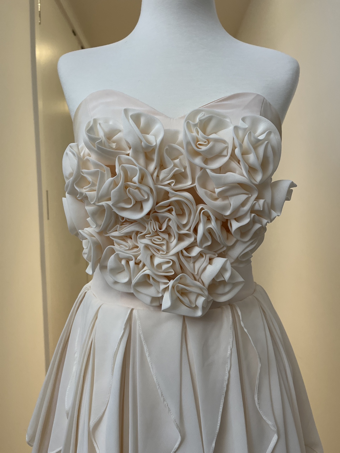 Rose party dress with black bolero and a black bag image indicator(4)