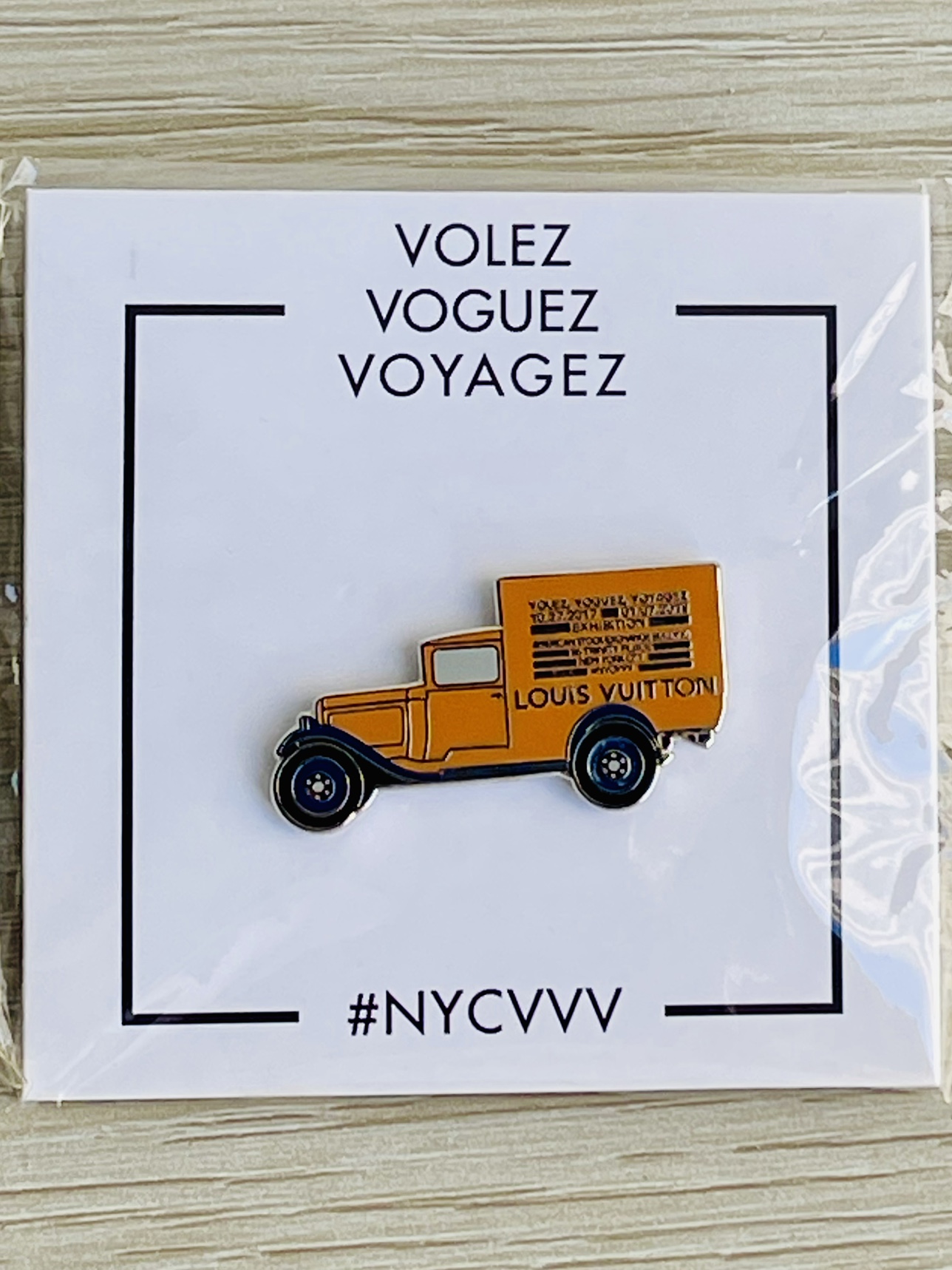Louis Vuitton Pin New never opened - photo 2