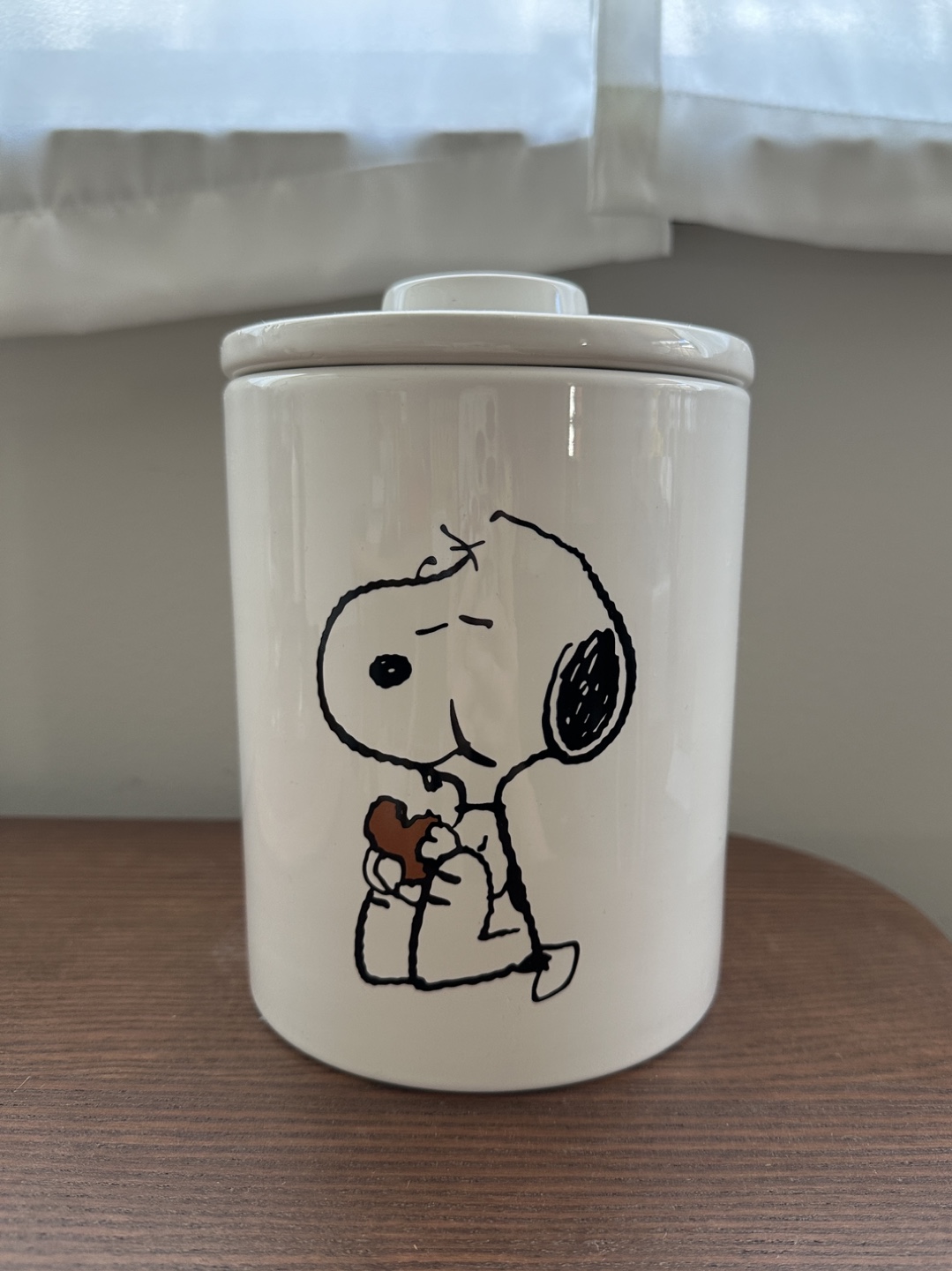 Snoopy ceramic jar with lid