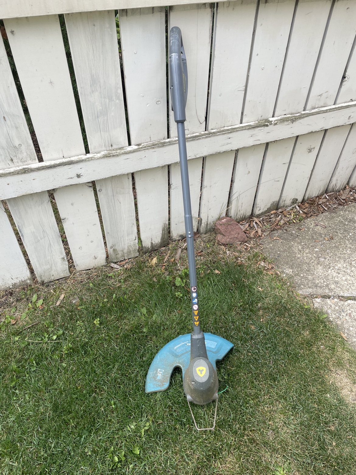 Yardworks plug in weed eater - photo 2