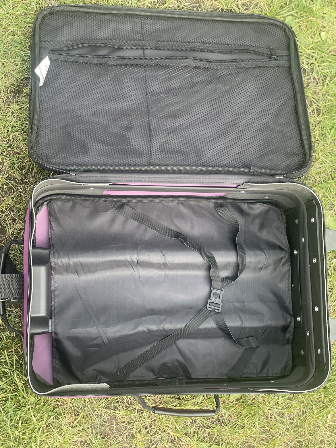 20” carry on suitcase like new - photo 3