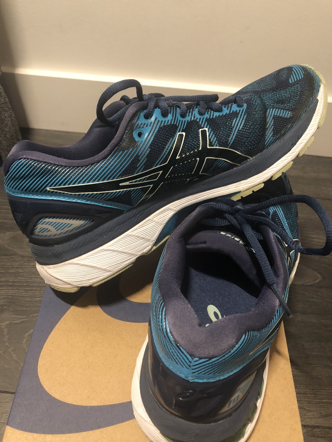 Asics women running shoes Size 7.5 - photo 3