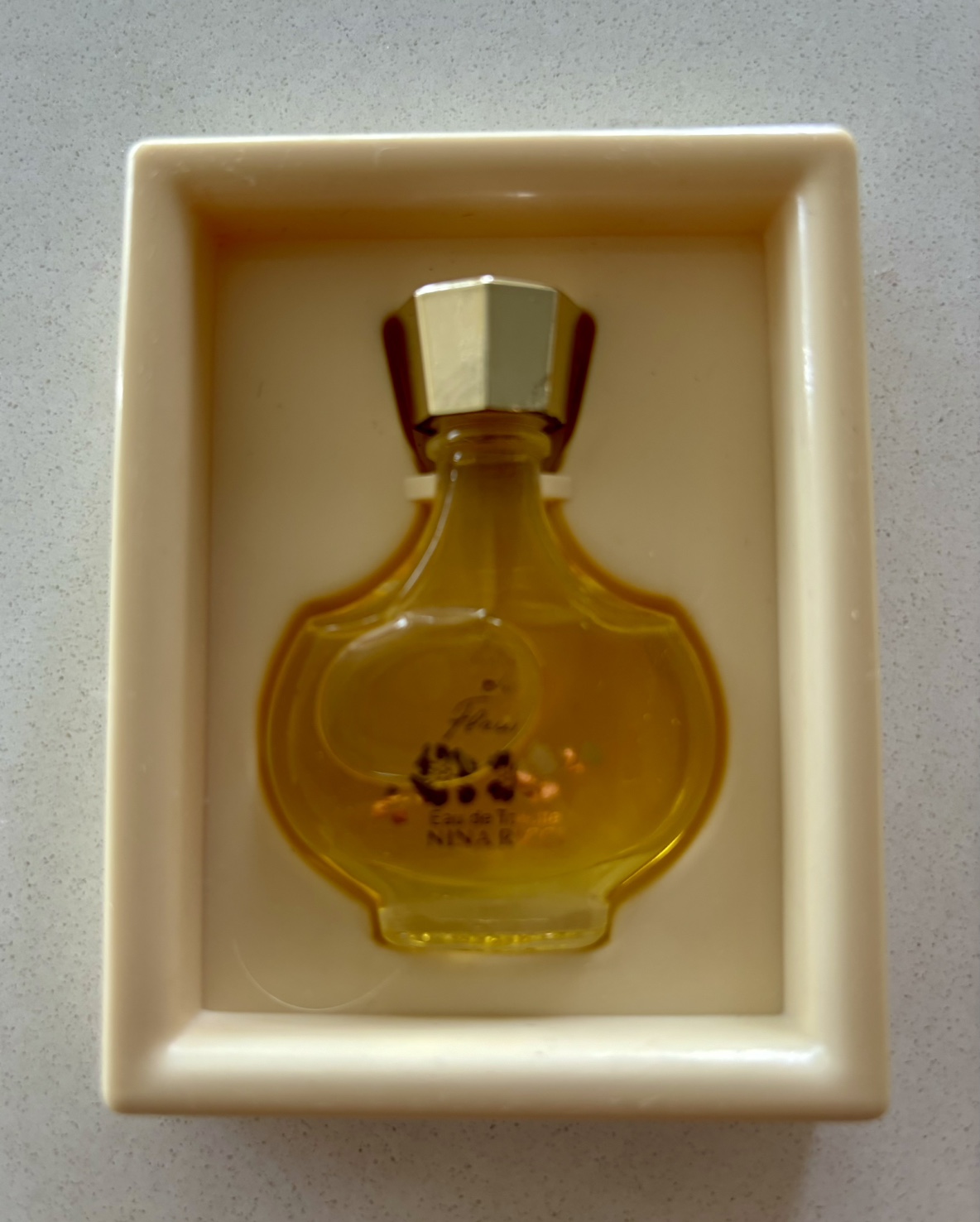 Vintage Nina Ricci Perfume +bonus pc 👀Description image indicator(2)