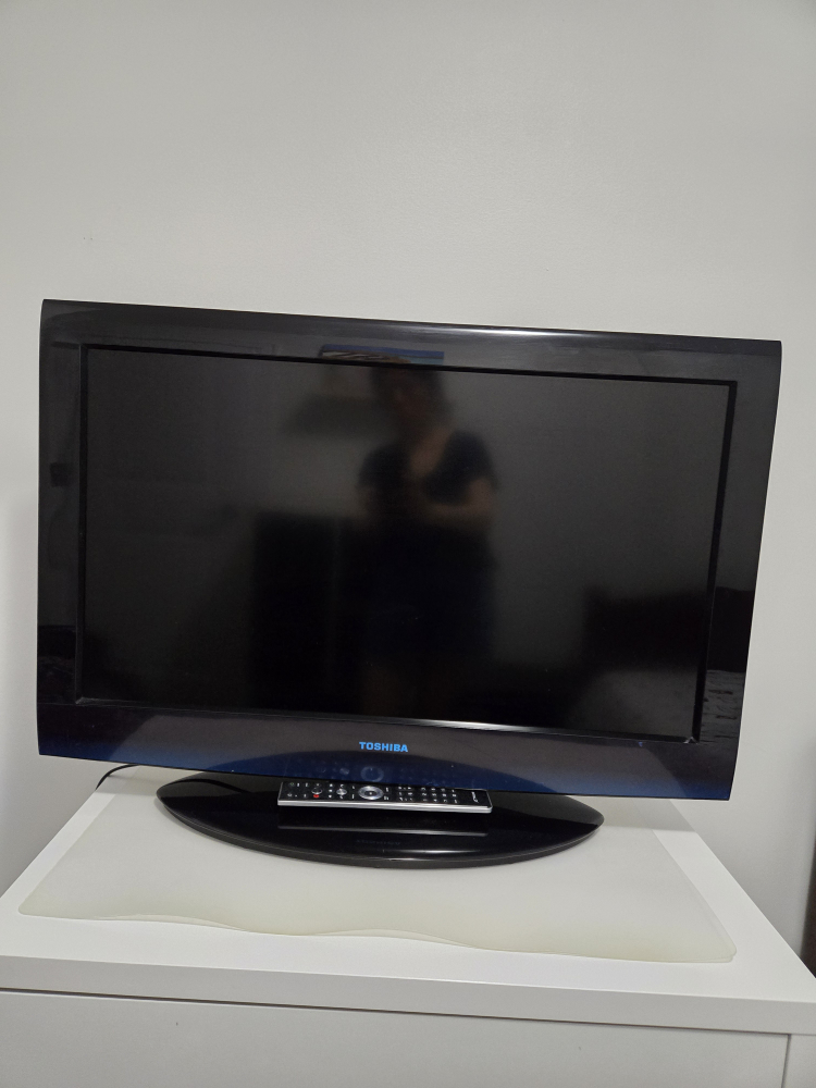 MOVING SALE!!! Nice Toshiba 32-inch TV