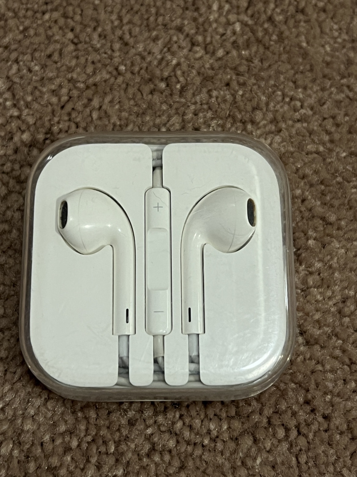 Apple EarPods Headphones with 3.5mm Plug thumbnail