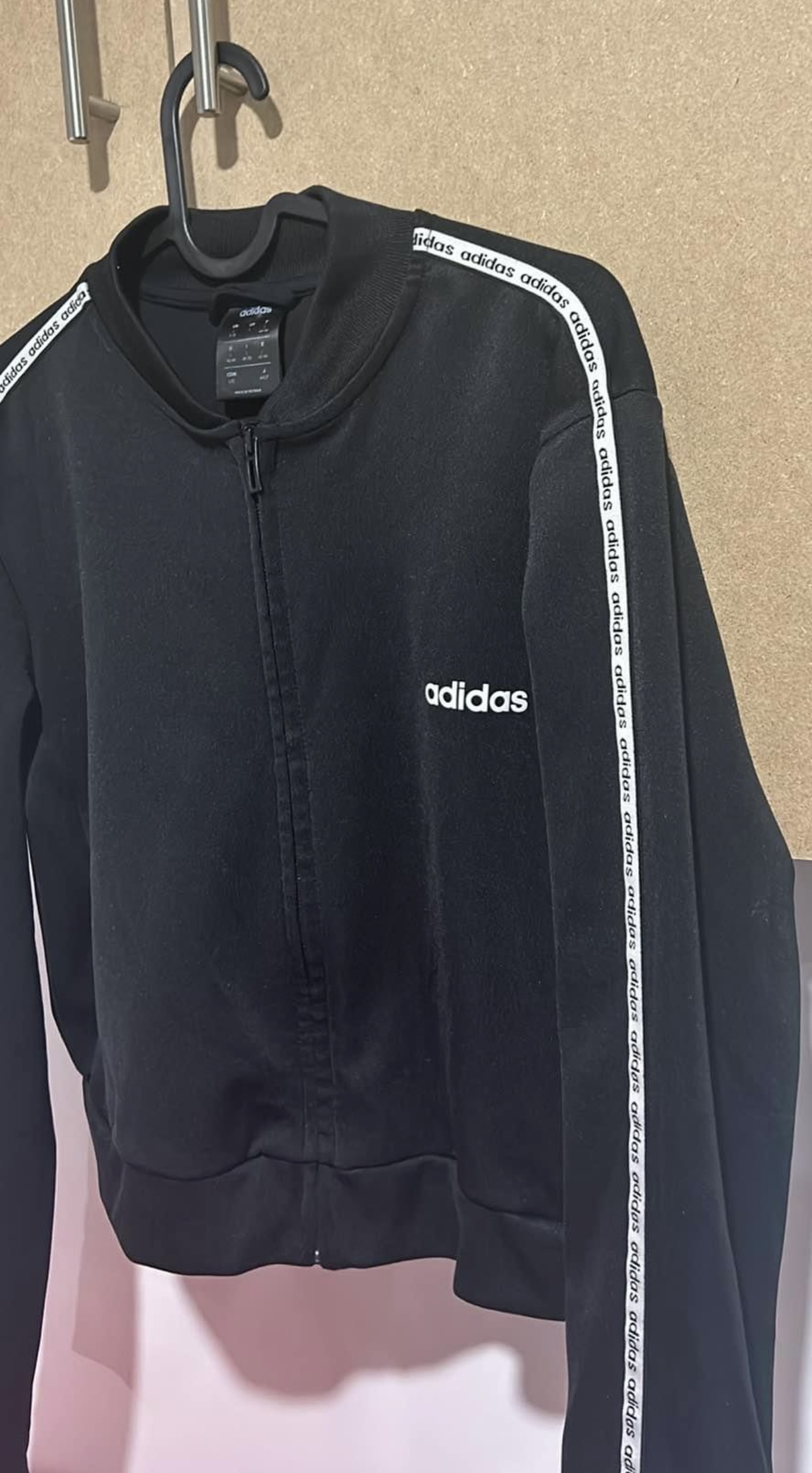 Adidas Women’s cropped sweater XL image indicator(2)