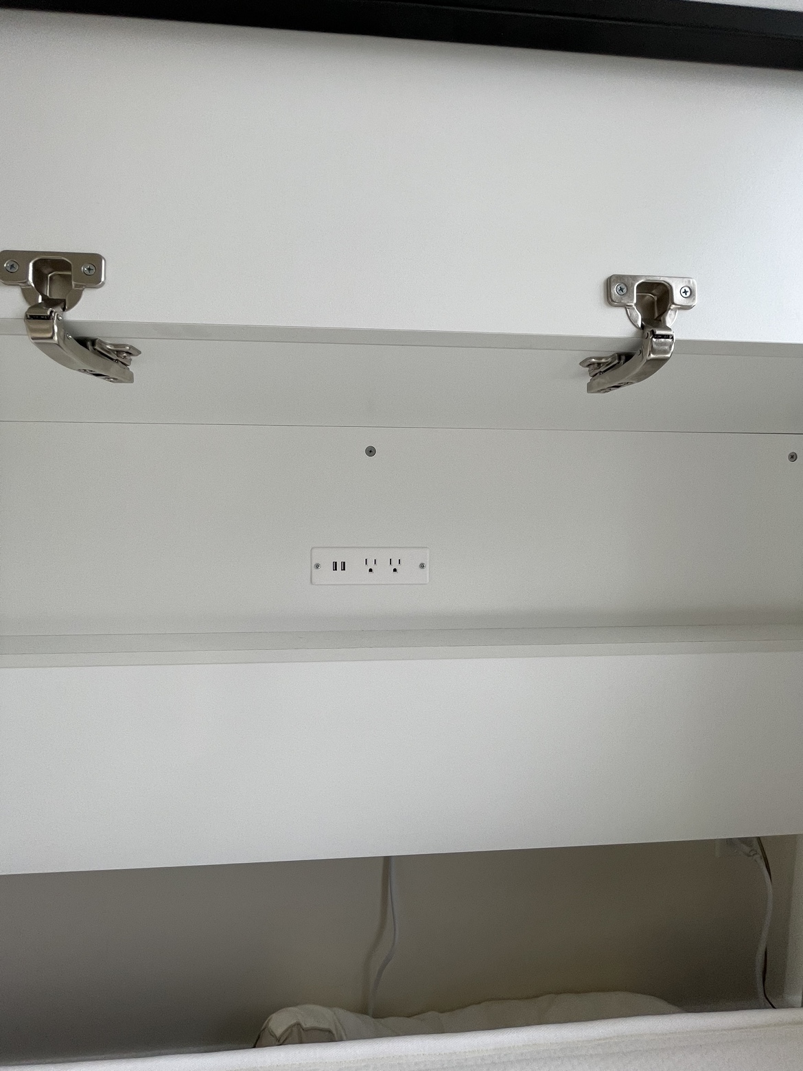 Like New Murphy Bed - White - Double Bed - photo 3