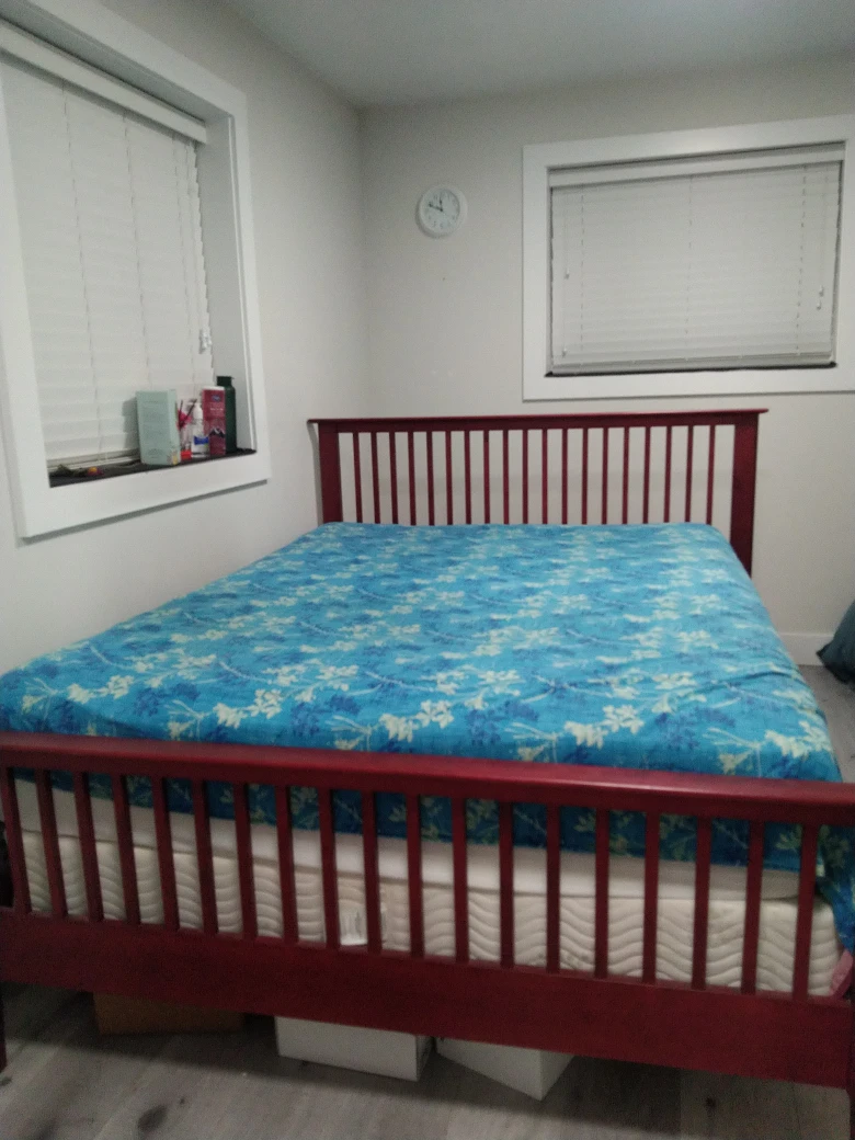 Queen size bed frame - photo 2