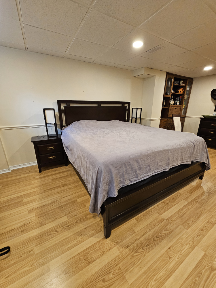 King size bed frame plus furniture - photo 3
