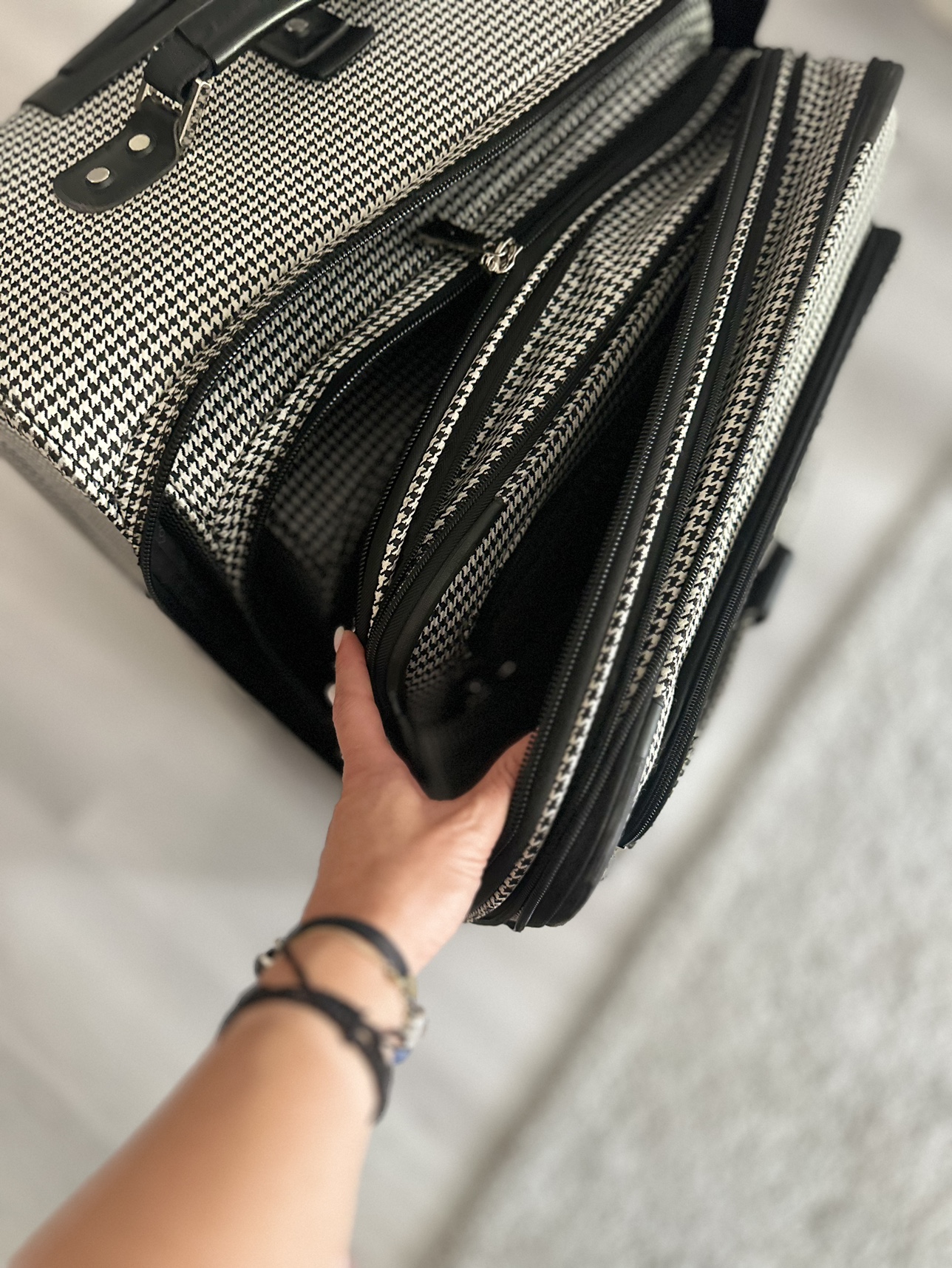 Set of 3 London Fog  Luggage image indicator(4)