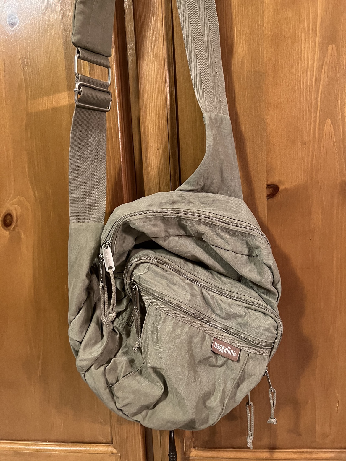 Purses and wallets. image indicator(2)