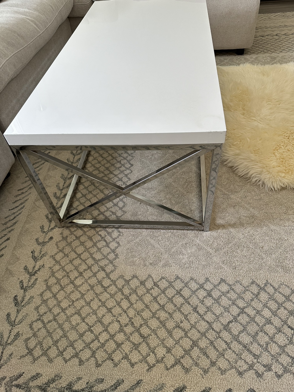 White Coffee Table image indicator(2)