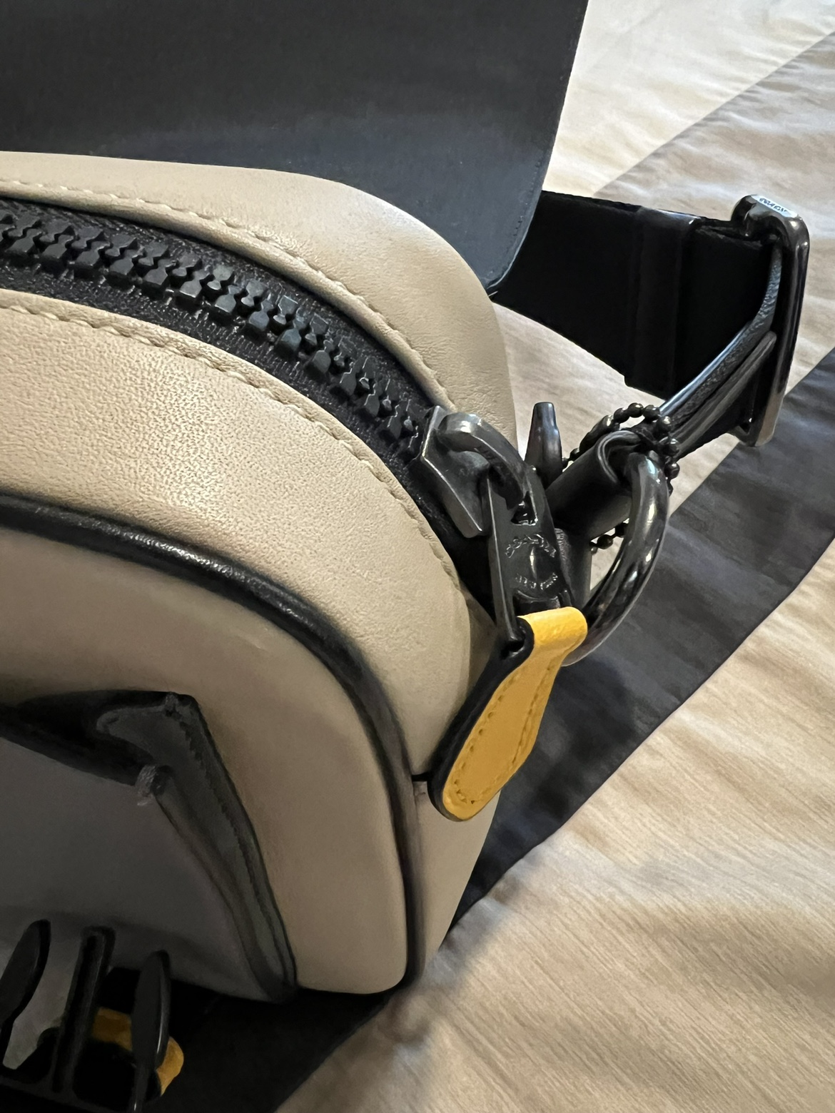 Authentic Coach Messenger Bag - photo 3