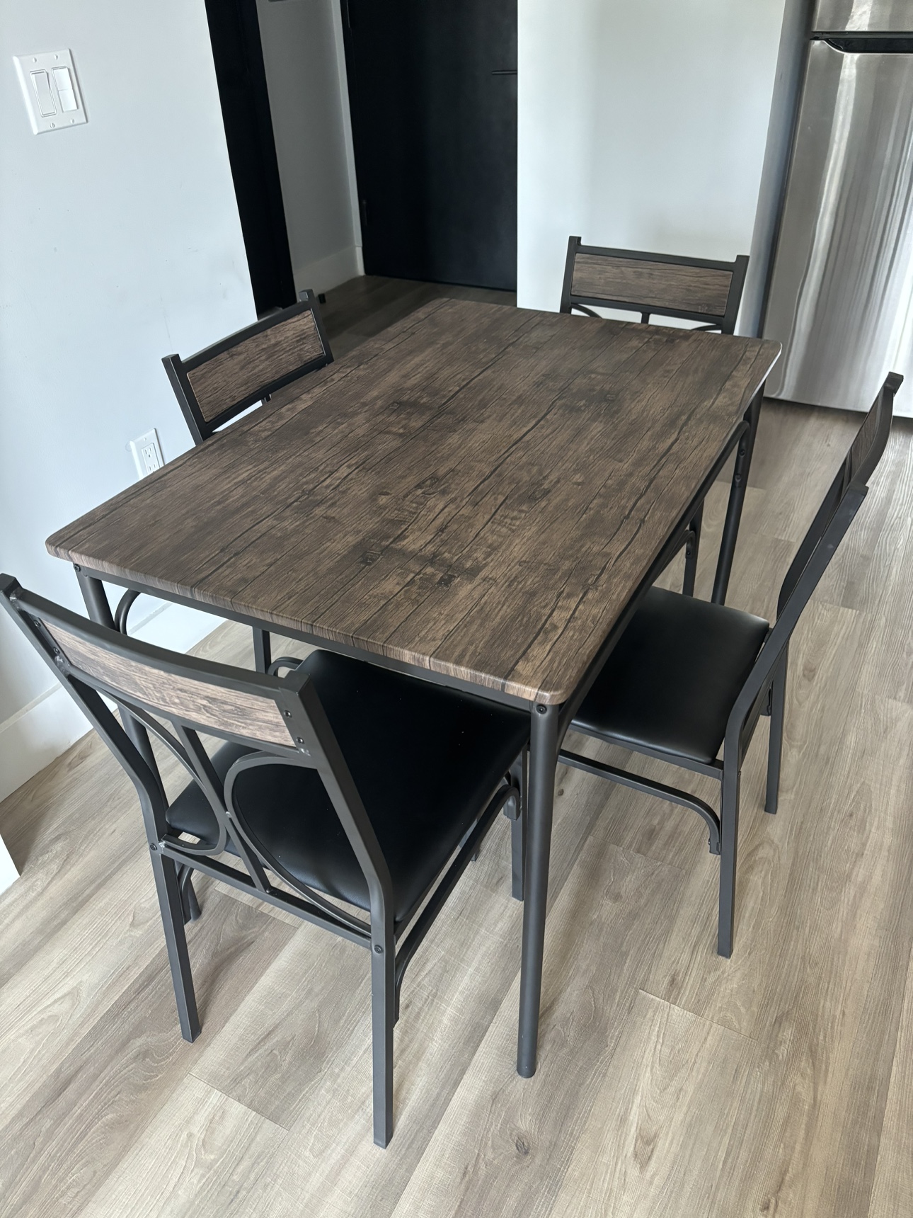 Vecelo- 4 seater dining set
