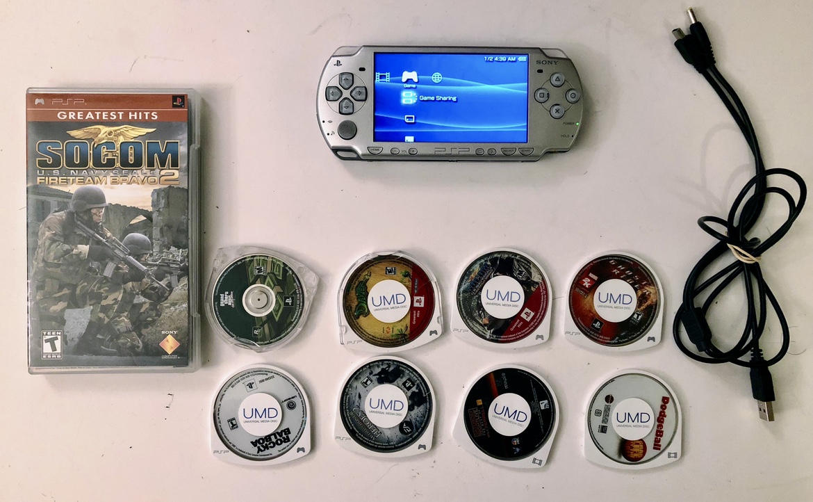 Song PSP 2001 Bundle w/9 Discs New Battery
