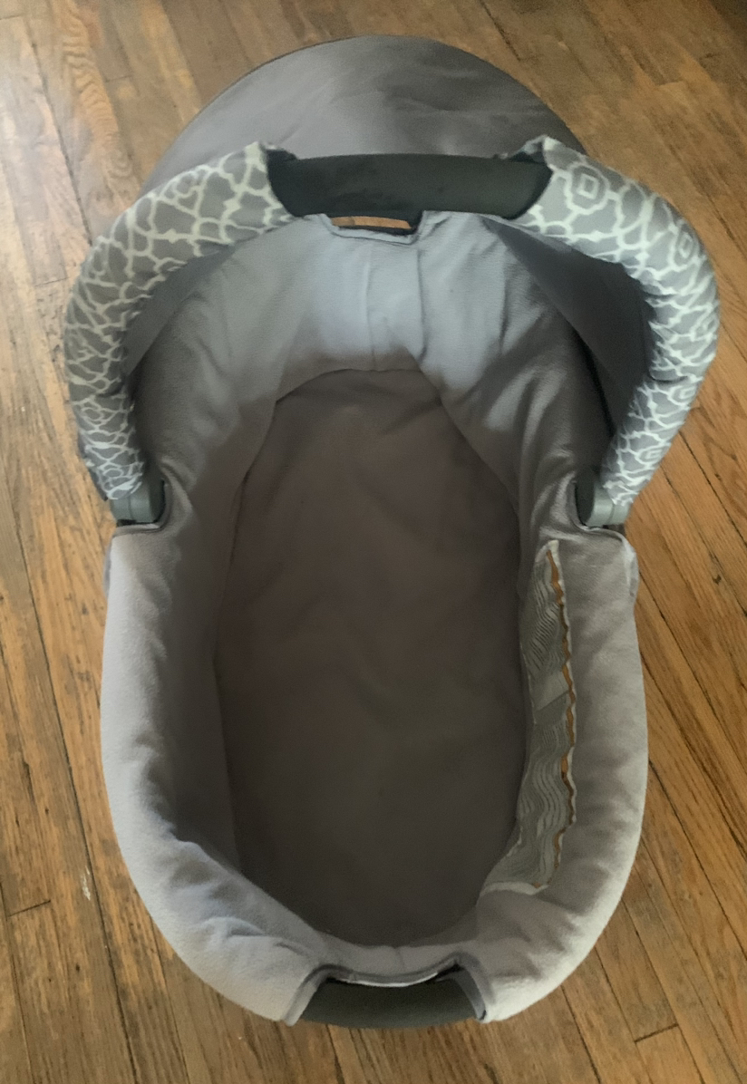 Baby bassinet with stand - photo 4